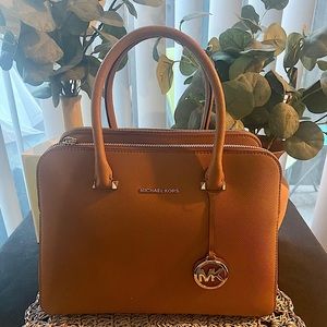 New Micheal Kors double zip satchel hand bag 👜